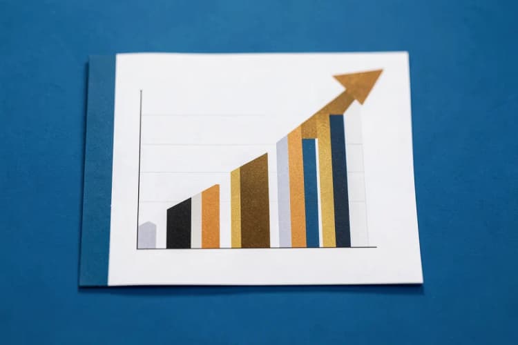 Gráfico de barras ascendente sobre um fundo azul representando crescimento de vendas.